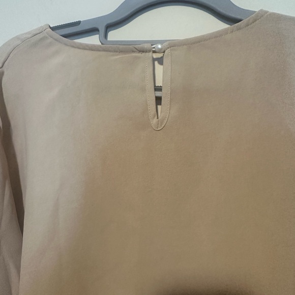 Elegant Beige Blouse with Lace Detailing - Picture 3 of 9